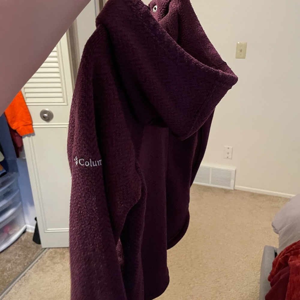 📍Columbia Maroon Pull Over📍